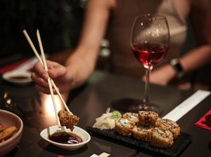 3 Minuman Ini Paling Cocok Dinikmati Saat Makan Sushi