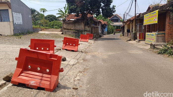 Tempat Kejadian Perkara (TKP) tempat tewasnya ayah dibegal saat hendak menjemput putrinya di Jl Cihideung Ilir, Ciampea, Bogor. (Rizky Adha Mahendera/detikcom)