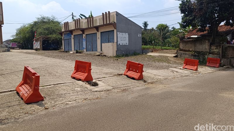 Tempat Kejadian Perkara (TKP) tempat tewasnya ayah dibegal saat hendak menjemput putrinya di Jl Cihideung Ilir, Ciampea, Bogor. (Rizky Adha Mahendera/detikcom)