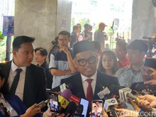 Jadi Anggota DPR, Gaya Nyentrik Uya Kuya Gak Akan Hilang