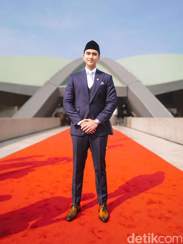 Verrell Bramasta seusai dilantik jadi anggota dewan.