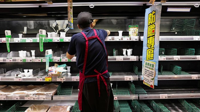 People buy food at a supermarket as Typhoon Krathon which is expected to intensify and make an unusual landfall on Taiwan's densely populated west coast in the early hours of Wednesday in Taipei, Taiwan September 30, 2024. REUTERS/Ann Wang