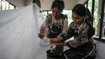 9 Momen Menarik Peringatan Hari Batik Nasional di Tanah Air