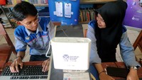 Ini menjadi salah satu penyaluran manfaat Program Gerakan Donasi Kuota (GDK) kepada 28 lembaga pendidikan di Indonesia. Kali ini SMK Adhi Karya, Cabangbungin, Kabupaten Bekasi yang menjadi lokasi penyaluran manfaat GDK, bersama 27 lembaga pendidikan lainnya.