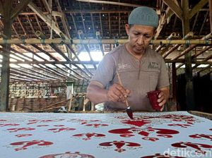Melihat Pembuatan Batik Saji Khas Pacitan