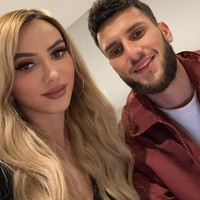 Dalam foto lain yang mengabadikan kebersamaan ibu dan anak tersebut, Blerta menulis, “Ketika ada ada bersamamu, hatiku tersenyum,” ujarnya. Foto: Instagram Blerta Dajaku