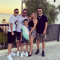 “Leon tersayang, babak baru hidupmu sudah dimulai di Kroasia. semoga Tuhan punya memberimu terbaik dan semoga kamu sehat dan bahagia. Kami mencintaimu, dari keluargamu,” tulisnya.Foto: Instagram Blerta Dajaku