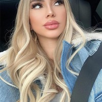 Blerta memang punya penampilan yang menawan. Banyak yang memujinya awet muda selagi wanita tersebut masih berusia 40 tahunan. Namun dilihat dari foto-foto lamanya, wajahnya memang seperti tidak berubah. Foto: Instagram Blerta Dajaku