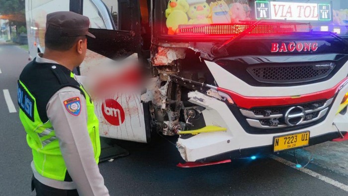 bus bagong tabrak motor tewaskan 2 orang di Tulungagung