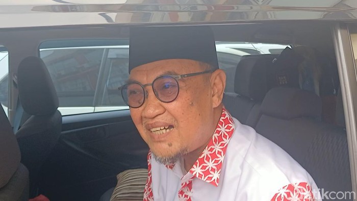 Calon Wakil Wali Kota Batam, Hardi Selamat Hood usai klarifikasi di Bawaslu Batam. (Alamudin Hamapu/detikSumut)