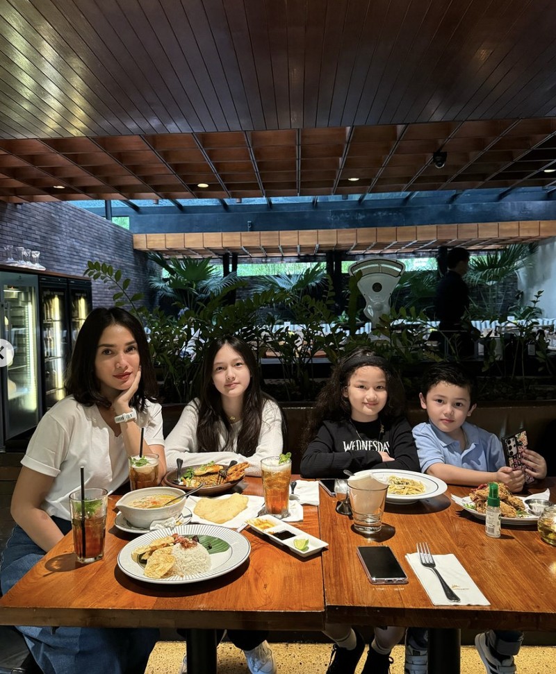 Cantik Bak Princess! Elea Anak Ussy-Andhika Masak Dumpling Kuah