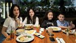 Cantik Bak Princess! Elea Anak Ussy-Andhika Masak Dumpling Kuah