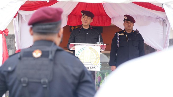 Dirjen Imigrasi Silmy Karim saat memimpin apel pembukaan operasi Jagratara (dok. Imigrasi)