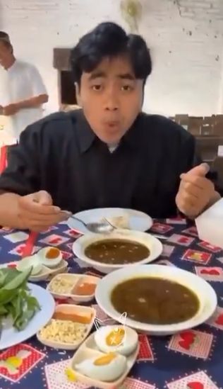 Lagi-lagi, Gegara Review Food Vlogger Sebuah Warung Rawon Tutup