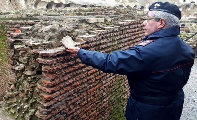 Foto Prilaku Bodoh Turis