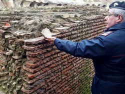 Kumpulan Kelakuan Turis yang Bikin Geleng-geleng, Awas Ikutan Emosi!