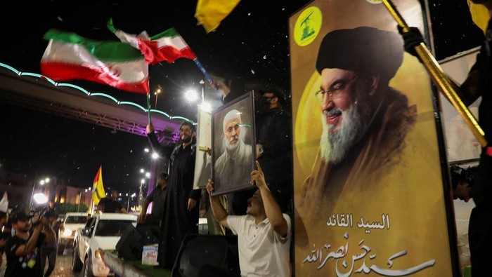 Iraqi people celebrate on a street, after the IRGC attack on Israel, in Basra, Iraq, October 1, 2024. REUTERS/Mohammed Aty