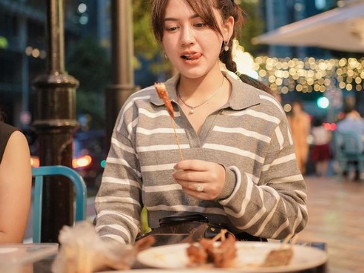 Happy Asmara Doyan Kulineran, Makan Enak di Bali hingga Luar Negeri