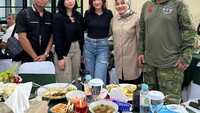 Jamuan makan siang dalam acara-acara penting tak pernah dilewatkannya. Berbagai makanan lezat disajikan khusus untuk Happy Asmara. Foto: Instagram/happy_asmara77