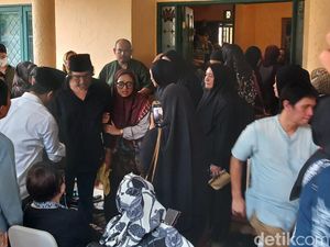 Video Ikang Fawzi Doakan Jenazah Marissa Haque Sebelum Disalatkan