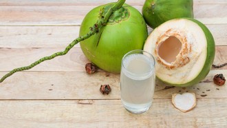 Kapan Waktu Ideal untuk Minum Air Kelapa? Ini Jawabannya