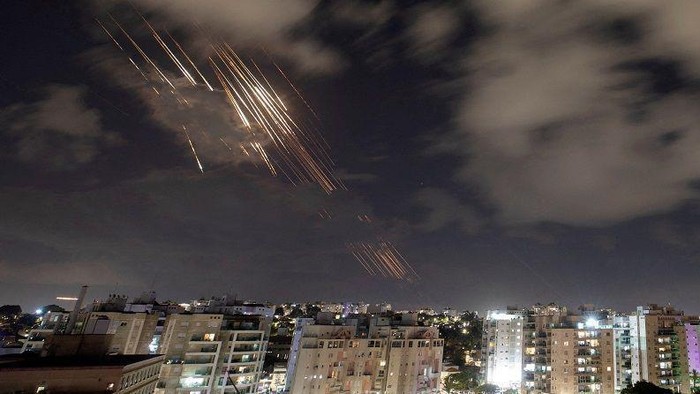 Iran luncurkan serangan rudal setelah Israel serbu Lebanon  Seberapa besar skala serangan Iran?