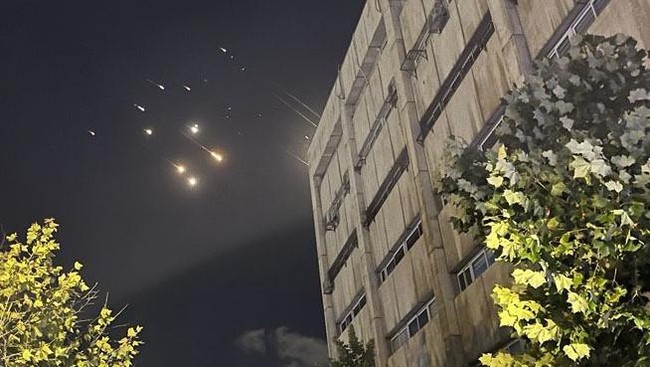 Iran Tembak 180 Rudal ke Israel, Berhasil Tembus Iron Dome