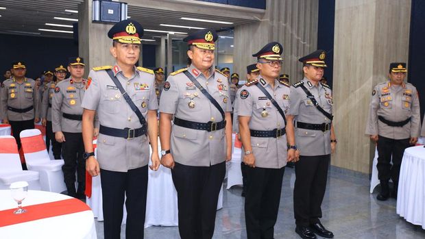 Kadiv Humas Polri Irjen Sandi Nugroho memimpin upacara serah terima jabatan Penata Kehumasan Utama Tk II (Foto: Dok. Istimewa)
