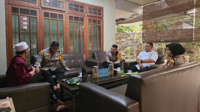 Kapolres Kediri AKBP Bimo Ariyanto dan PJU silaturahmi ke kediaman Gus Mahu
