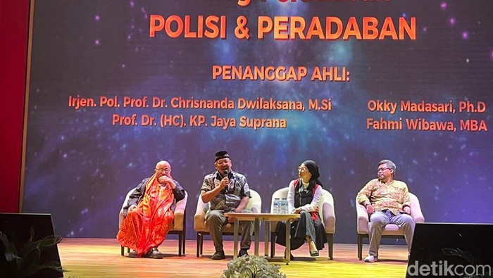 Kasespim Lemdiklat Polri Irjen Chryshnanda Dwilaksana dalam acara yang digelar Institut Peradaban di Auditorium Perpustakaan Nasional, Jakarta Pusat, Rabu (2/10/2024). (Rumondang/detikcom)