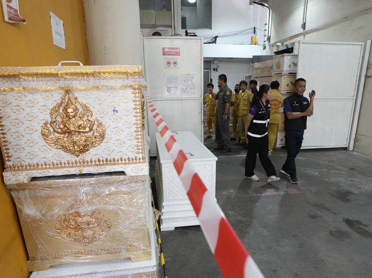 Keluarga Korban Bus Sekolah Terbakar di Bangkok Datangi RS Forensik