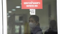 Trairong Phiwpan, kepala departemen forensik kepolisian, mengatakan 23 jenazah telah ditemukan dari bus tersebut. Pekerjaan pencarian dan konfirmasi jumlah korban tewas telah tertunda sebelumnya karena kendaraan yang terbakar berbahan bakar gas alam masih terlalu panas untuk dimasuki selama berjam-jam.