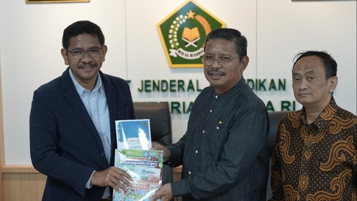 Kemenag tengah nilai 40 buku teks pendidikan Agama Islam dan budi pekerti untuk siswa, guru, dan perguruan tinggi umum.