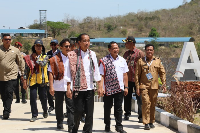 Tito Karnavian dampingi Jokowi resmikan 7 PLBN.