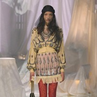 Valentino meluncurkan koleksi busana spring/summer 2025 bertajuk Pavillon de Folies di perhelatan Paris Fashion Week 2024 pada Minggu, [29/9/2024]. Koleksi ini merupakan karya Direktur Kreatif Valentino, Alessandro Michele. Foto: Dok. Valentino.