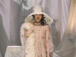 10 Koleksi Valentino Spring/ Summer 2025, Busana Indah yang Mewah