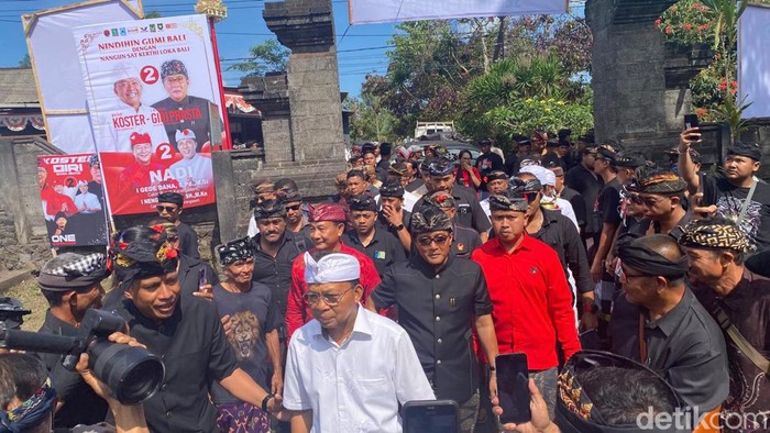 Koster-Giri berkampanye di Desa Sebudi, Kecamatan Selat, Karangasem, Rabu (2/10/2024). (Selamat Juniasa/detikBali)