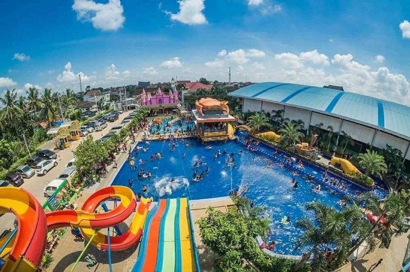 Kraton Waterpark Sidoarjo.