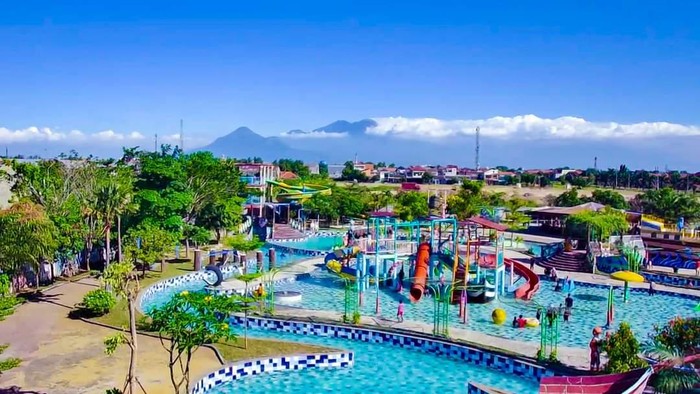 Kraton Waterpark Sidoarjo.