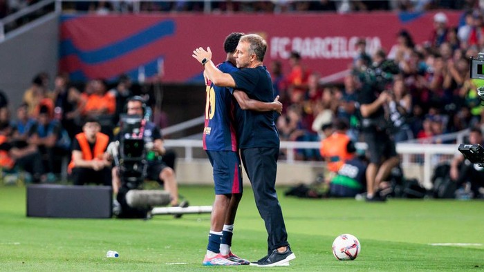 BARCELONA, SPAIN - AUGUST 24: Lamine Yamal of FC Barcelona is congratulated by Hansi Flick, head coach of FC Barcelona during the Spanish league, La Liga EA Sports, football match played between FC Barcelona and Athletic Club de Bilbao at Estadio Olimpico de Montjuic on August 24, 2024 in Barcelona, Spain. (Photo By Javier Borrego Ramos/Europa Press via Getty Images)