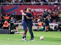 Flick Rangkul Yamal yang Kecewa Diganti saat Barca Hadapi Atalanta