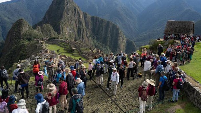 Ramainya turis di Machu Picchu, Peru.