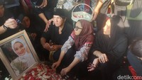 Marissa Haque meninggal dunia saat tertidur di kamarnya, pada 2 Oktober 2024. Beberapa jam sebelum meninggal, Marissa Haque masih beraktivitas seperti mengajar. Dia juga sempat menunjukkan undangan dari Kedubes Uzbekistan di laman media sosialnya. Foto: febryantino nur pratama