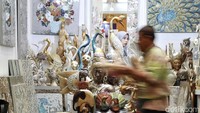 Selain itu, target transaksi retail dalam pameran ini diperkirakan mencapai Rp 100 miliar dengan kontrak dagang diharapkan mencapai USD 1,2 juta. Selain itu, target transaksi retail dalam pameran ini diperkirakan mencapai Rp 100 miliar dengan kontrak dagang diharapkan mencapai USD 1,2 juta.