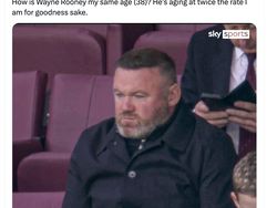 Foto Viral Wayne Rooney Tua Banget Saat Nonton MU Keok