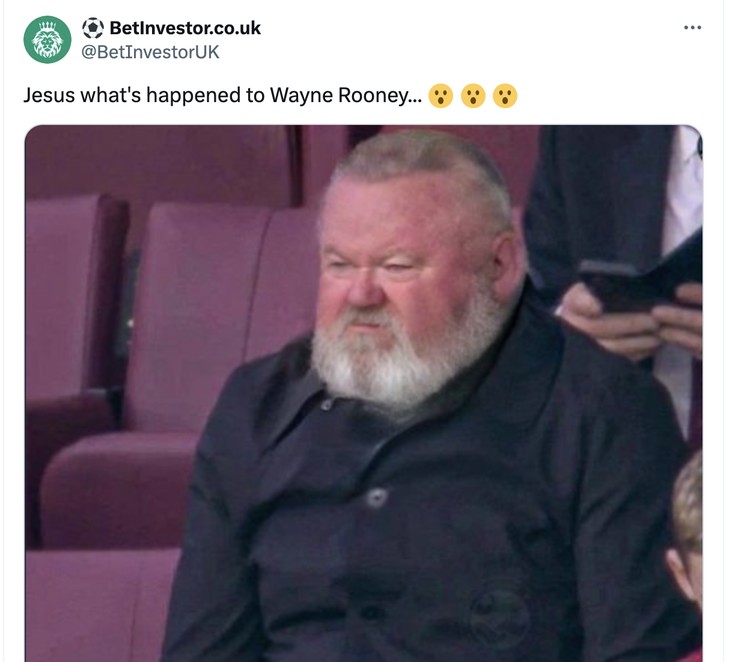 Foto Viral Wayne Rooney Tua Banget Saat Nonton MU Keok