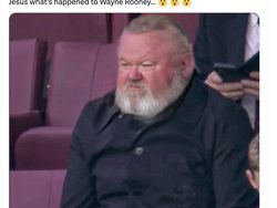 Foto Viral Wayne Rooney Tua Banget Saat Nonton MU Keok