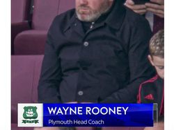 Foto Viral Wayne Rooney Tua Banget Saat Nonton MU Keok