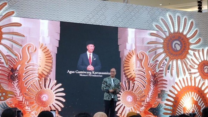 Menteri Perindustrian Agus Gumiwang Kartasasmita
