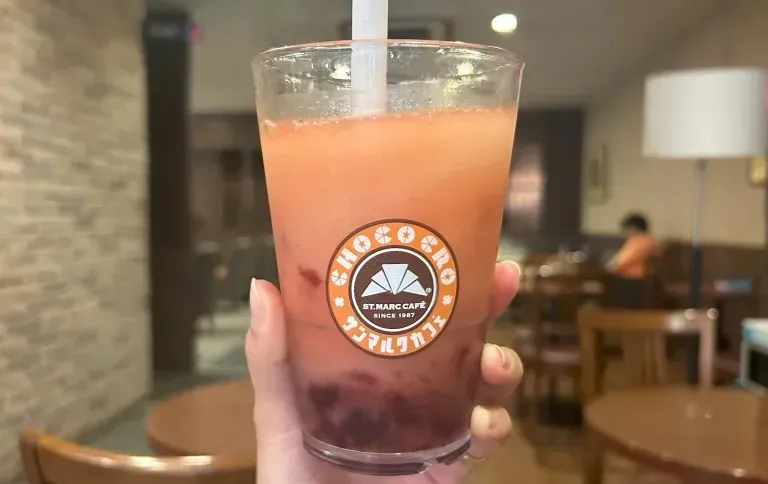 minuman kayak darah berwarna merah untuk halloween